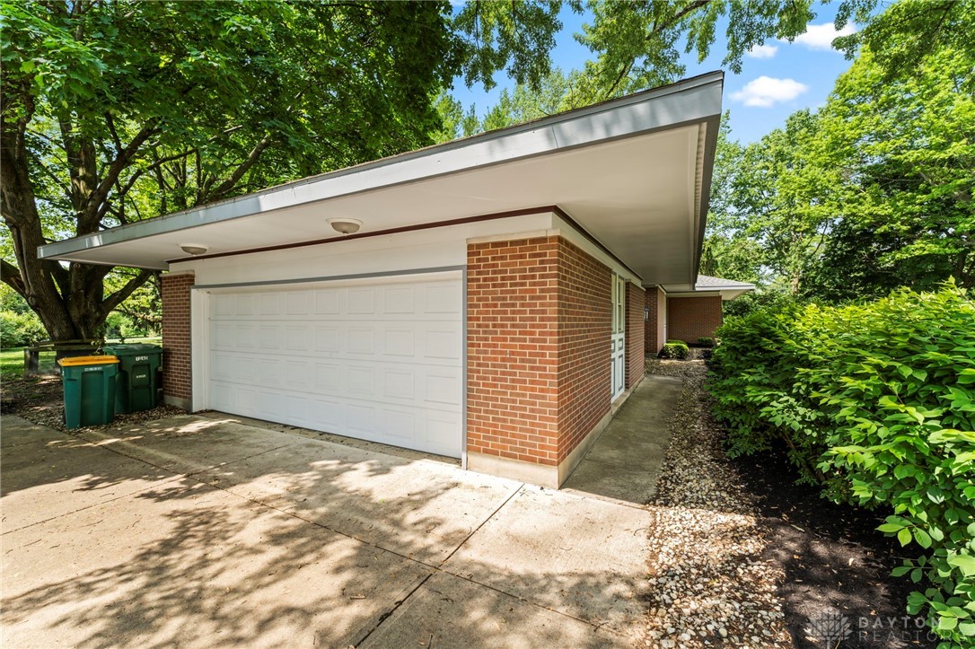 1040 Hillcrest Drive, Troy, Ohio image 41