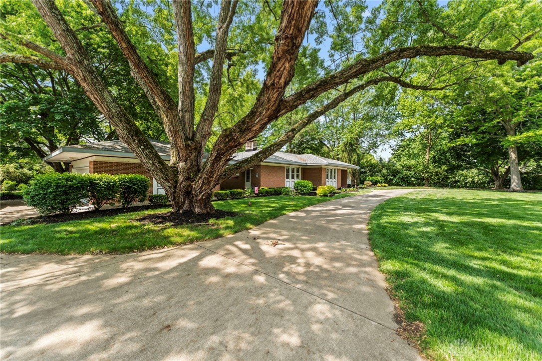 1040 Hillcrest Drive, Troy, Ohio image 7