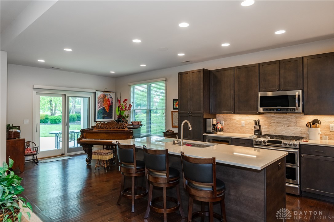 197 Harbour Drive, Springboro, Ohio image 3