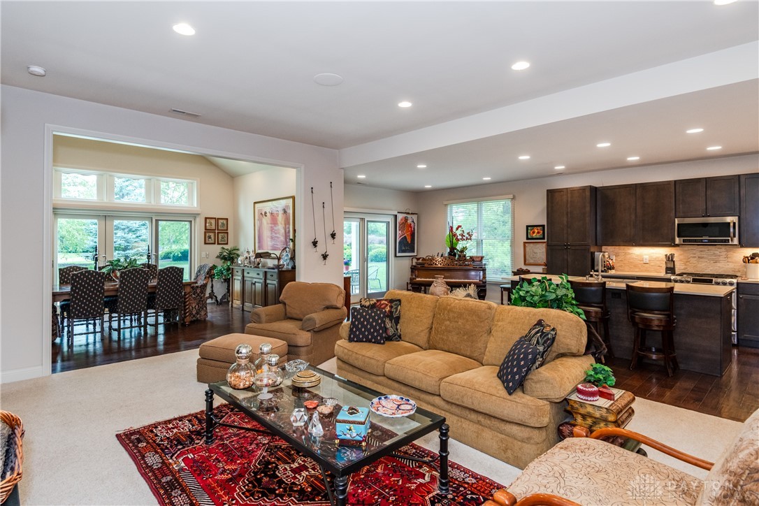 197 Harbour Drive, Springboro, Ohio image 5