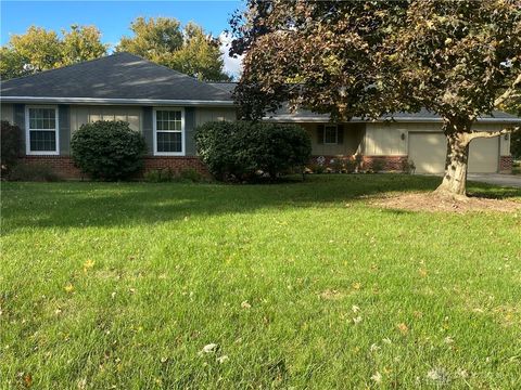 Photo of 1811 Greenbriar Drive, Troy, OH 45373 (MLS # 946257)