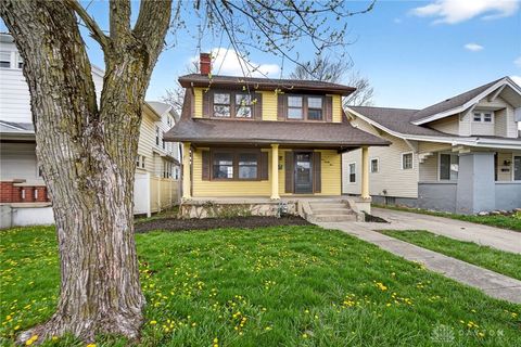 Photo of 125 E Siebenthaler Avenue, Dayton, OH 45405 (MLS # 955786)