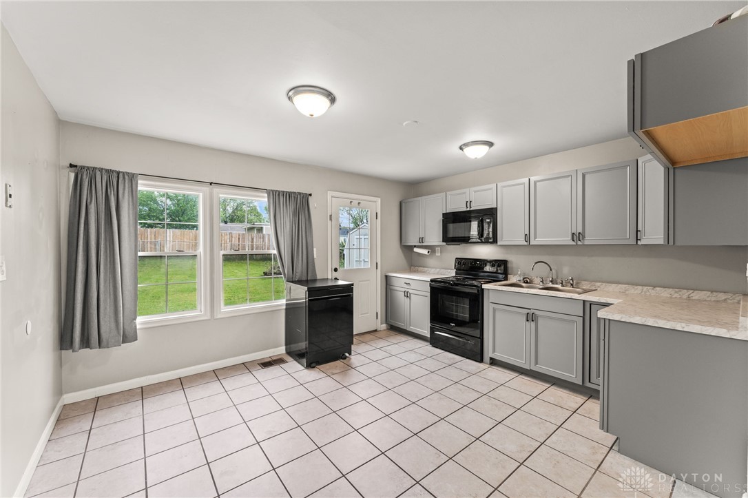 1896 Kylemore Drive, Xenia, Ohio image 3