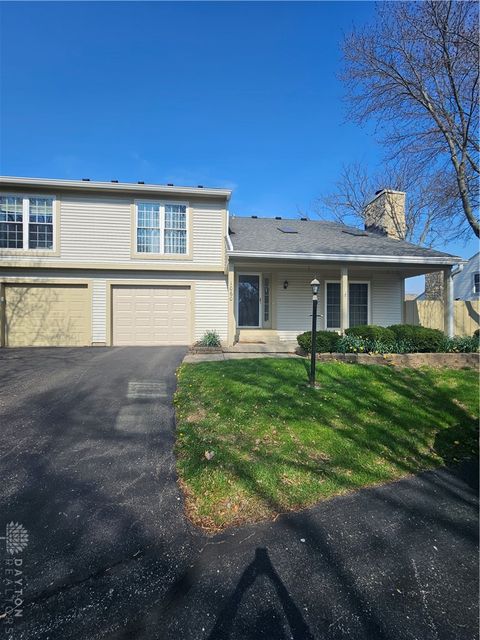 Photo of 1060 Foxshire Place, Dayton, OH 45458 (MLS # 955988)