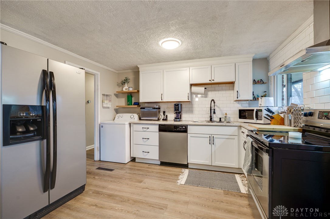 1596 Lanbury Drive, Kettering, Ohio image 17