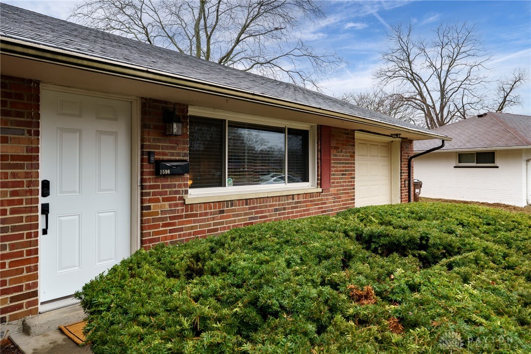 1596 Lanbury Drive, Kettering, Ohio image 6
