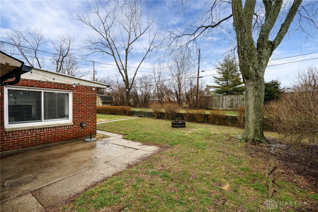 1596 Lanbury Drive, Kettering, Ohio image 38
