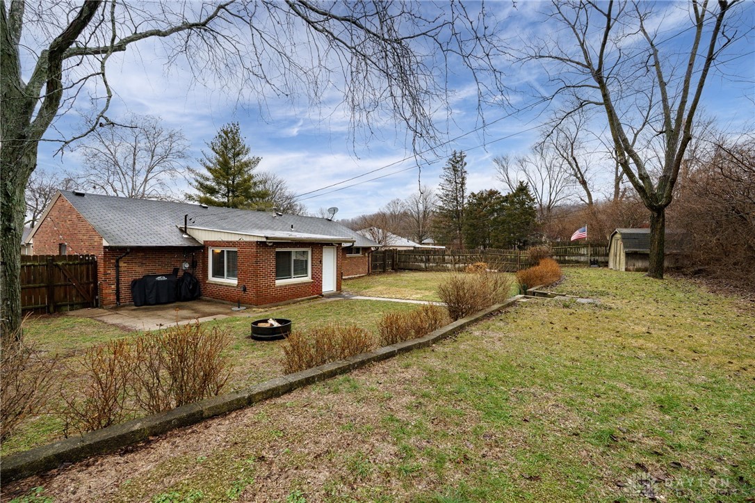 1596 Lanbury Drive, Kettering, Ohio image 42