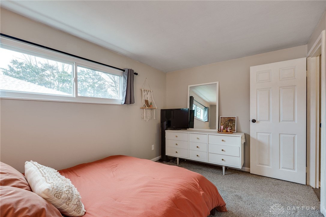 1596 Lanbury Drive, Kettering, Ohio image 30