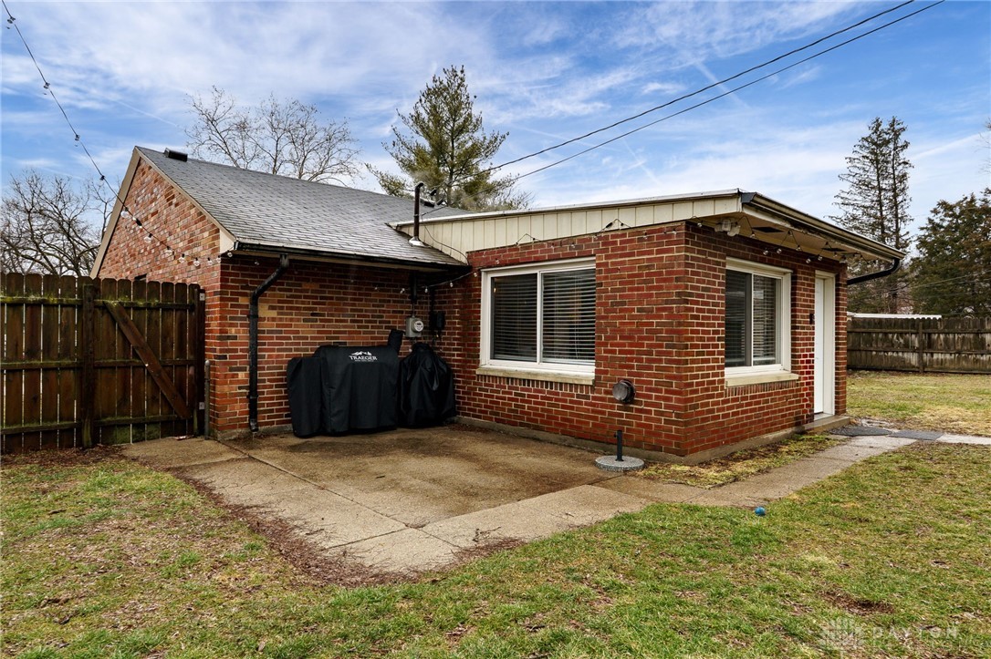 1596 Lanbury Drive, Kettering, Ohio image 37