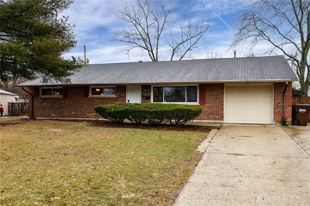 1596 Lanbury Drive, Kettering, Ohio image 2
