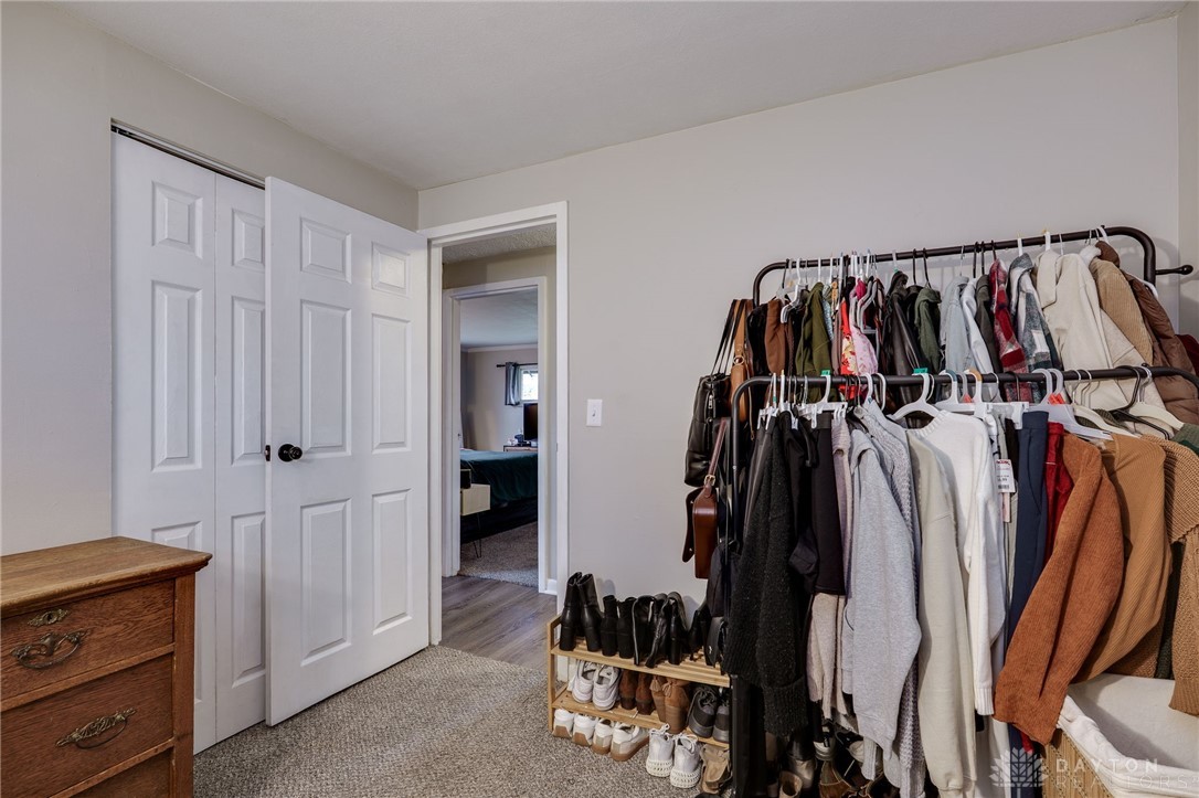 1596 Lanbury Drive, Kettering, Ohio image 32