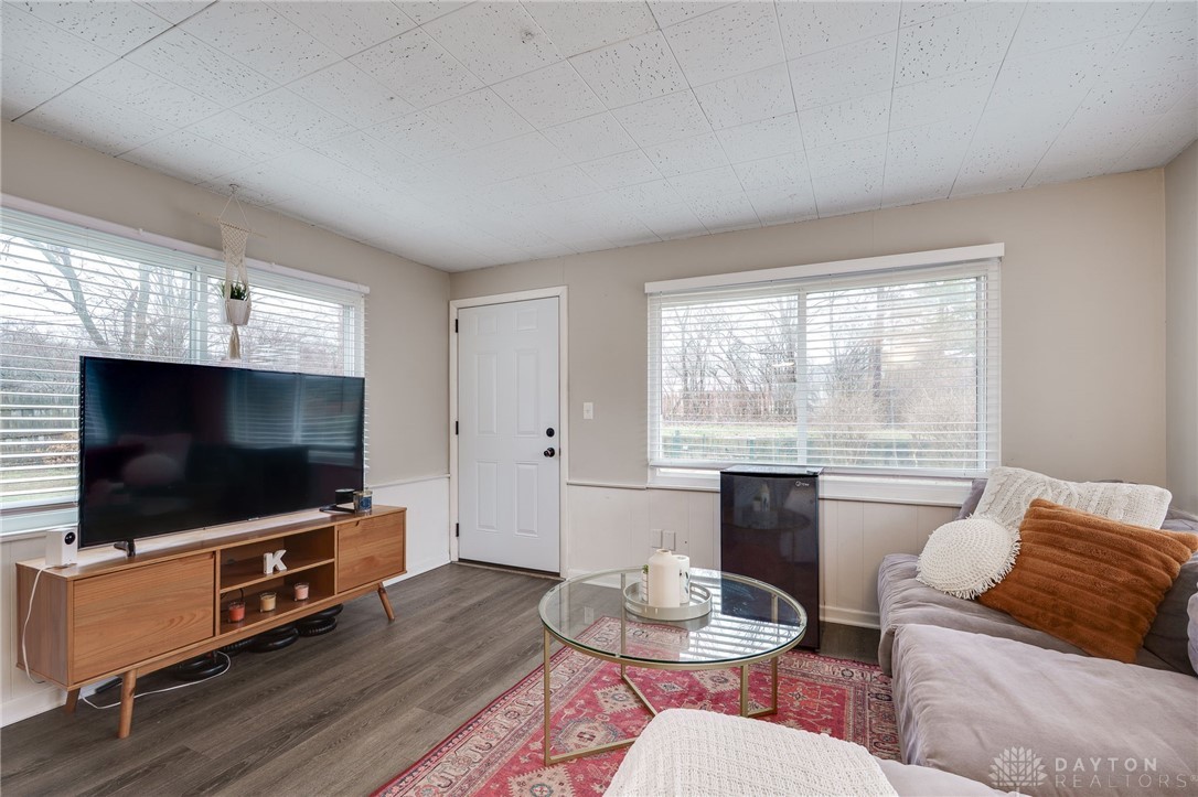 1596 Lanbury Drive, Kettering, Ohio image 24