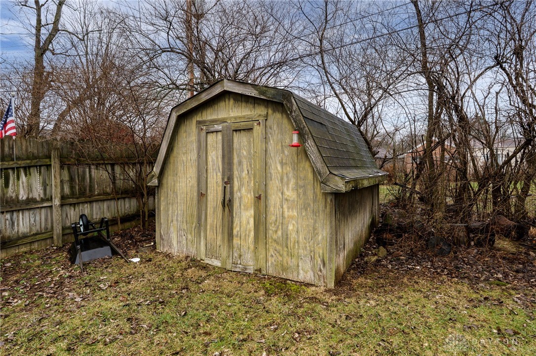 1596 Lanbury Drive, Kettering, Ohio image 41