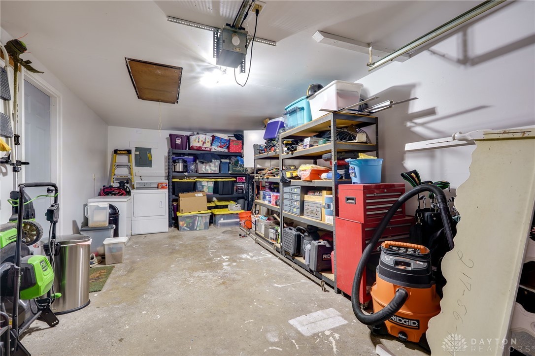 1596 Lanbury Drive, Kettering, Ohio image 34
