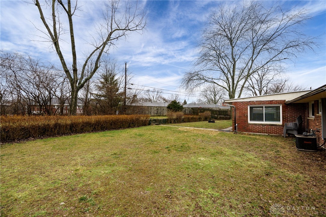1596 Lanbury Drive, Kettering, Ohio image 35