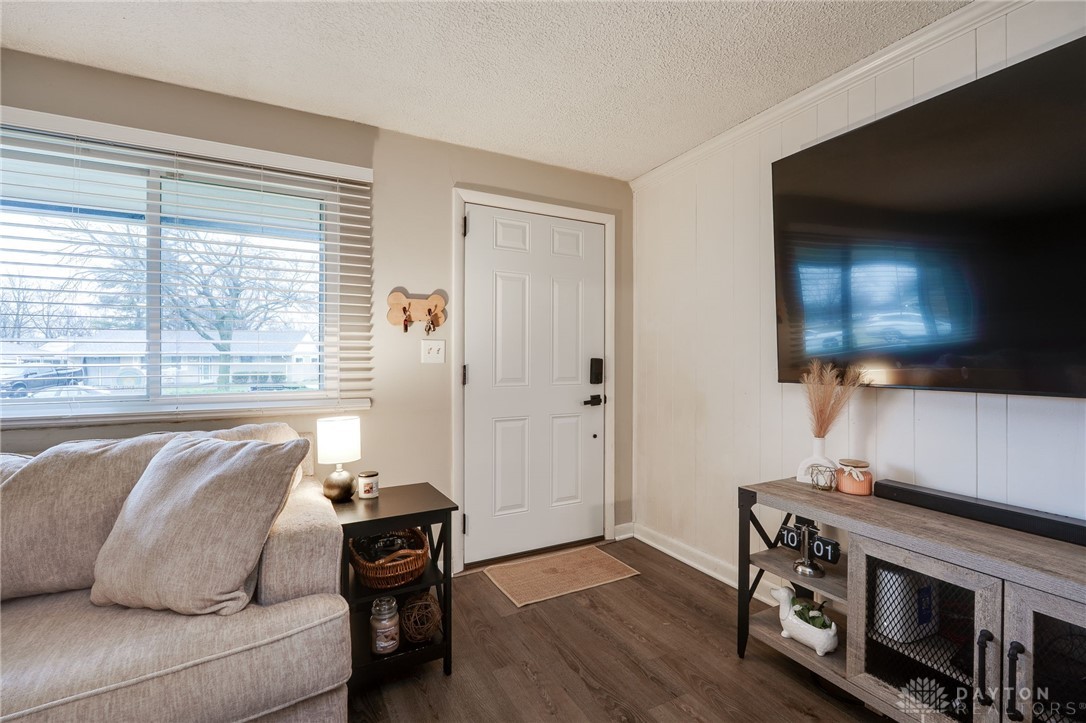 1596 Lanbury Drive, Kettering, Ohio image 7