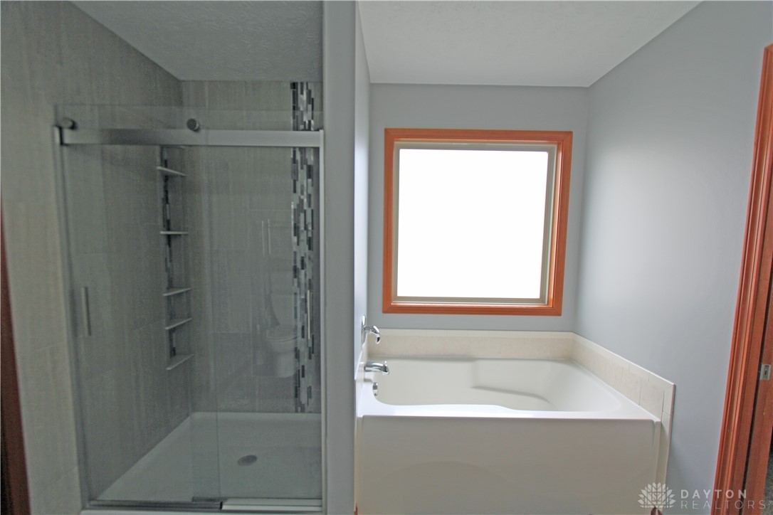 2455 Meadow Point Drive, Troy, Ohio image 15