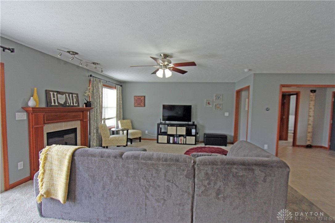 2455 Meadow Point Drive, Troy, Ohio image 5