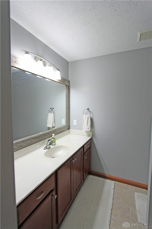2455 Meadow Point Drive, Troy, Ohio image 19