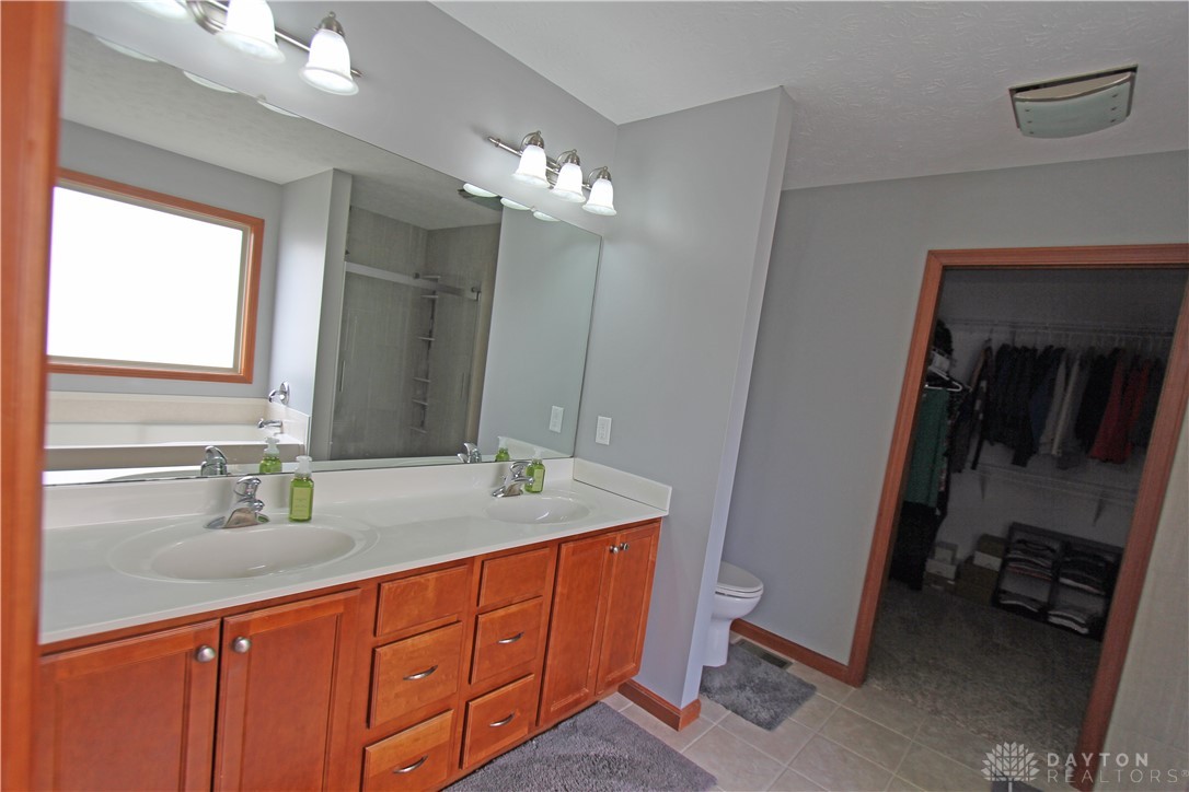 2455 Meadow Point Drive, Troy, Ohio image 14
