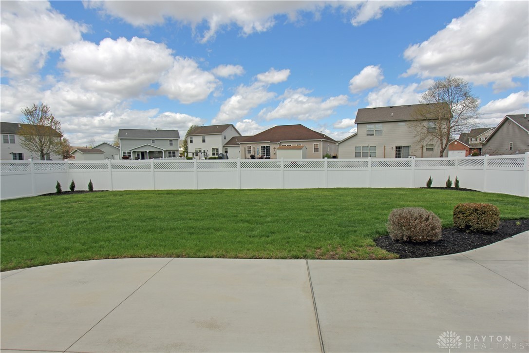 2455 Meadow Point Drive, Troy, Ohio image 33