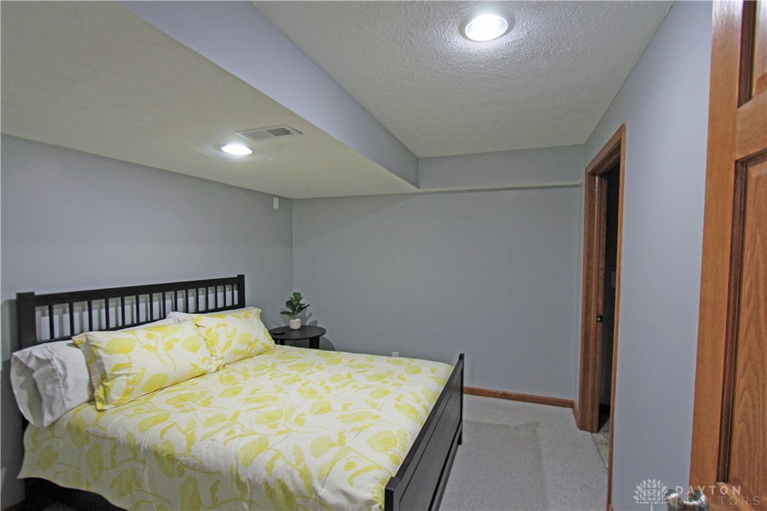 2455 Meadow Point Drive, Troy, Ohio image 28