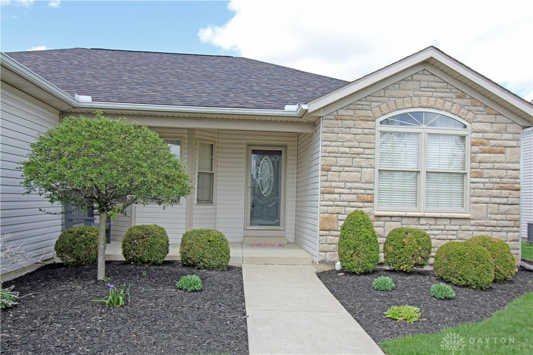 2455 Meadow Point Drive, Troy, Ohio image 2