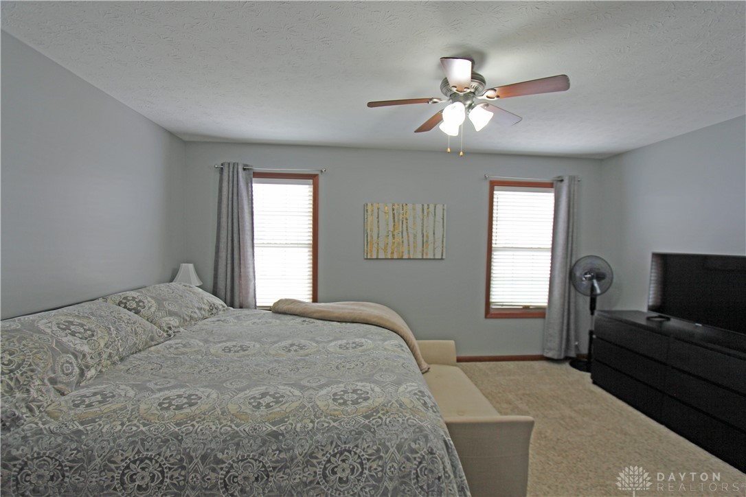 2455 Meadow Point Drive, Troy, Ohio image 13