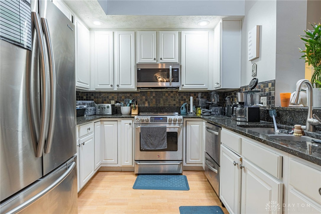 2540 Greenside Drive, Beavercreek, Ohio image 6