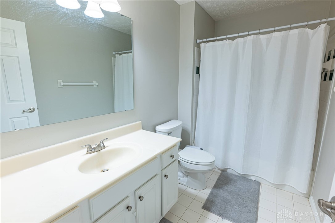 2540 Greenside Drive, Beavercreek, Ohio image 27