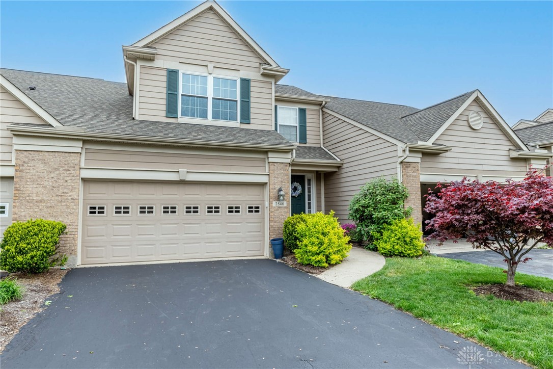 2540 Greenside Drive, Beavercreek, Ohio image 2