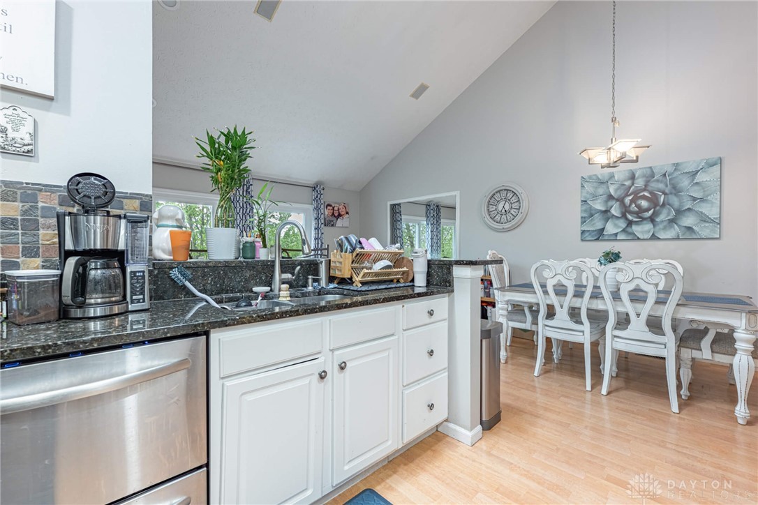 2540 Greenside Drive, Beavercreek, Ohio image 8