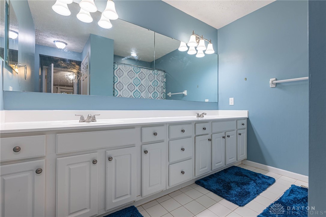 2540 Greenside Drive, Beavercreek, Ohio image 19