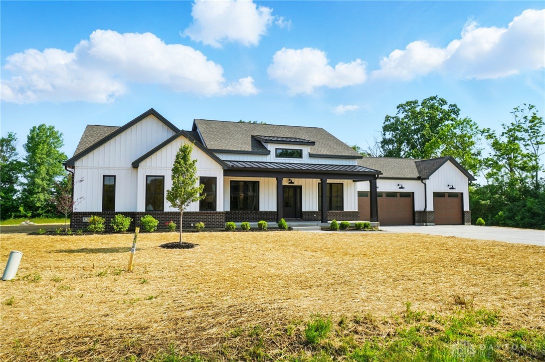 8559 Wandering Brook Way, Waynesville, Ohio image 2