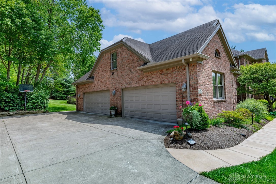 1370 Soaring Heights Drive, Dayton, Ohio image 3