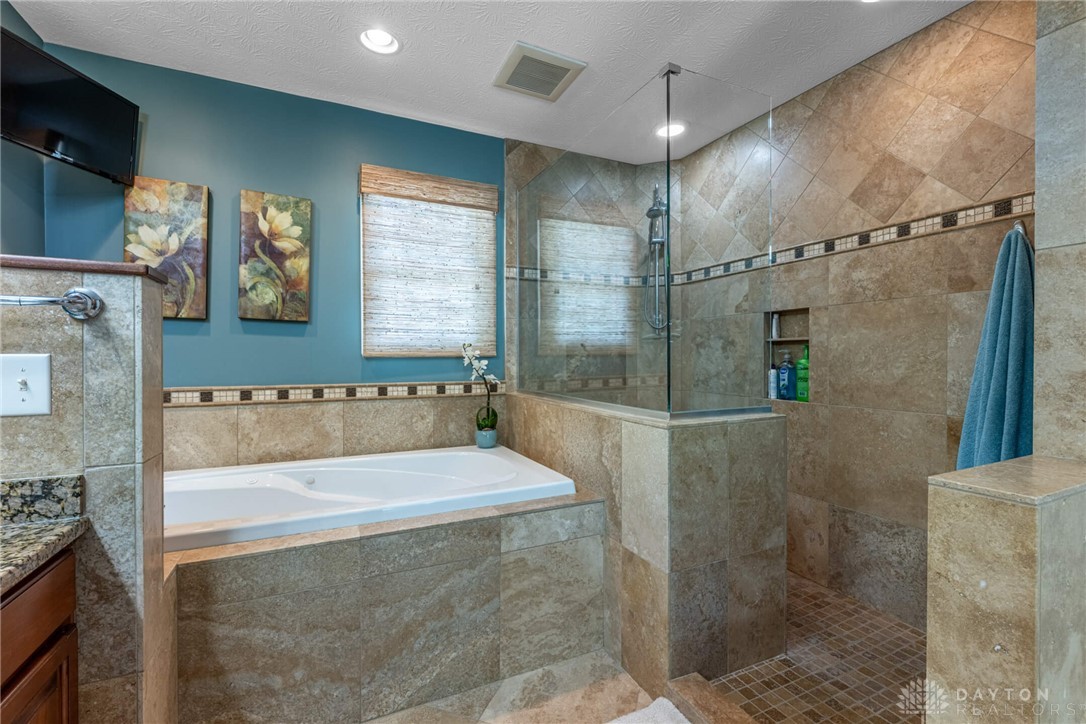 1370 Soaring Heights Drive, Dayton, Ohio image 40