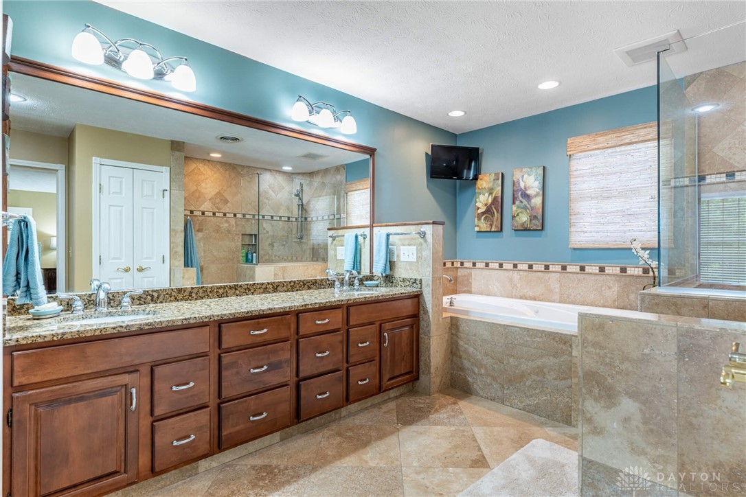 1370 Soaring Heights Drive, Dayton, Ohio image 39