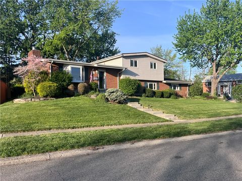 Photo of 900 Ingersol Drive, Kettering, OH 45429 (MLS # 956847)