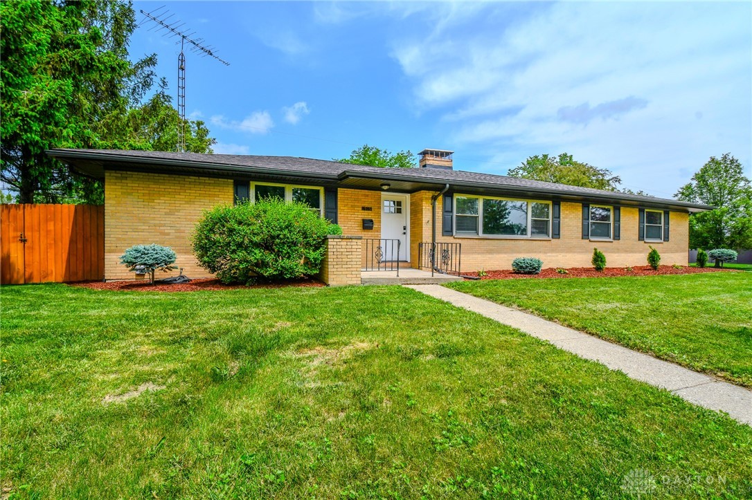 1519 Surrey Road, Troy, Ohio image 1