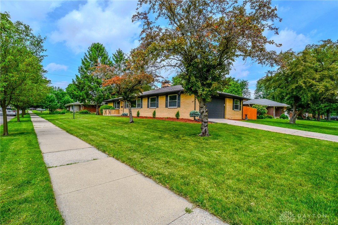 1519 Surrey Road, Troy, Ohio image 5