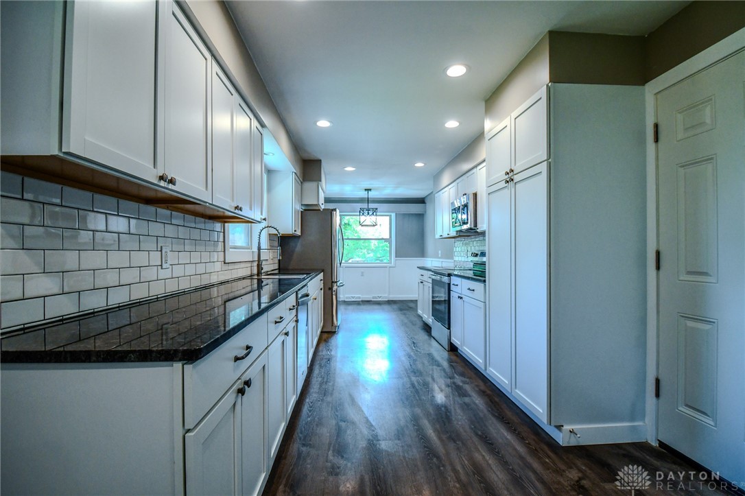 1519 Surrey Road, Troy, Ohio image 17