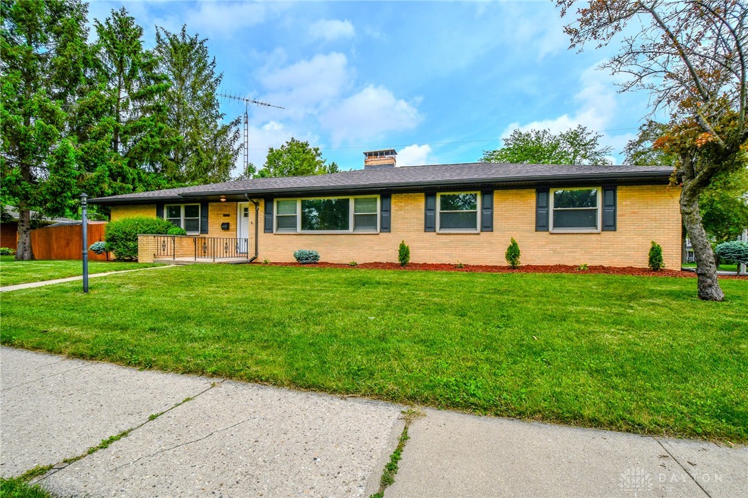 1519 Surrey Road, Troy, Ohio image 4