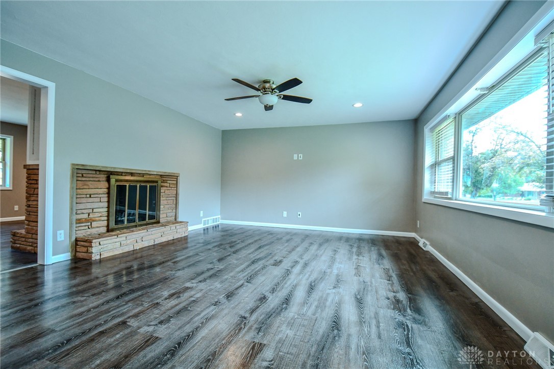 1519 Surrey Road, Troy, Ohio image 11