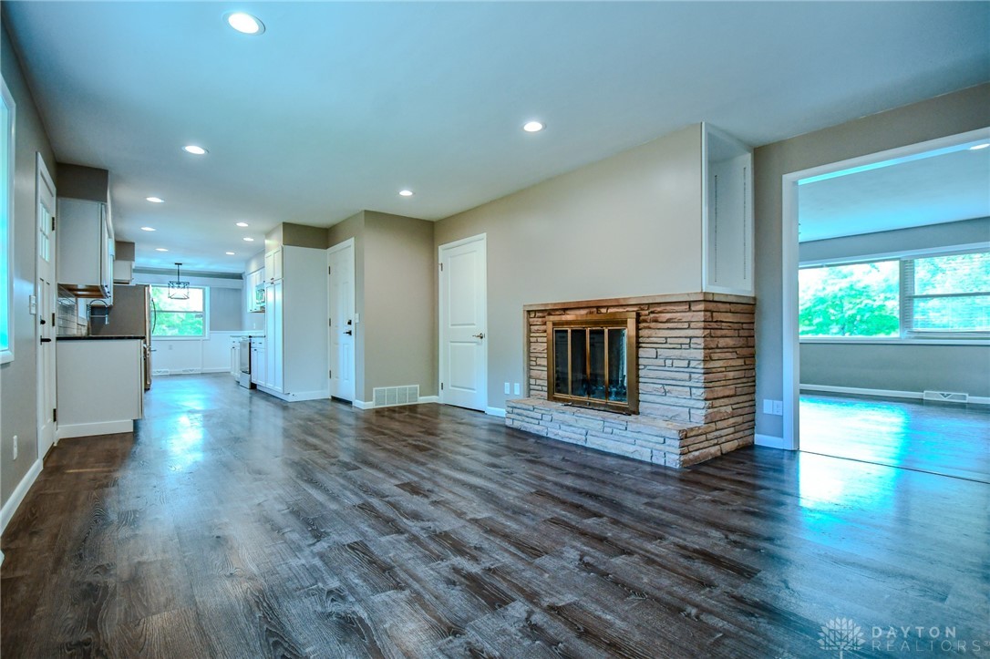 1519 Surrey Road, Troy, Ohio image 15