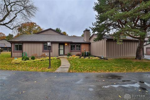 Photo of 6091 N Quinella Way, Centerville, OH 45459 (MLS # 947361)