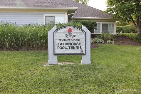 Tiny photo for 1400 Lake Pointe Way #4, Dayton, OH 45459 (MLS # 946587)