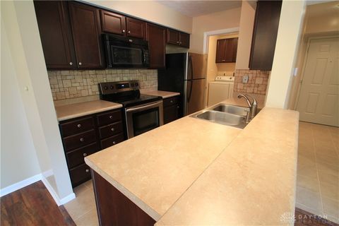 Tiny photo for 1400 Lake Pointe Way #4, Dayton, OH 45459 (MLS # 946587)