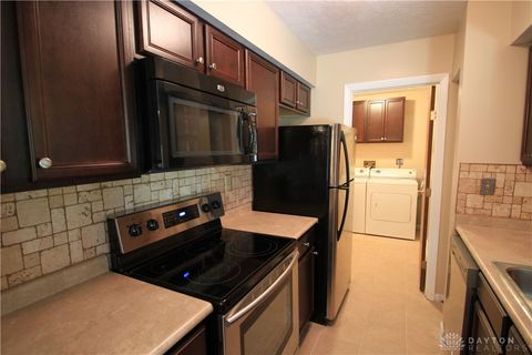 Tiny photo for 1400 Lake Pointe Way #4, Dayton, OH 45459 (MLS # 946587)