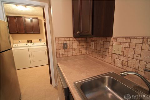 Tiny photo for 1400 Lake Pointe Way #4, Dayton, OH 45459 (MLS # 946587)